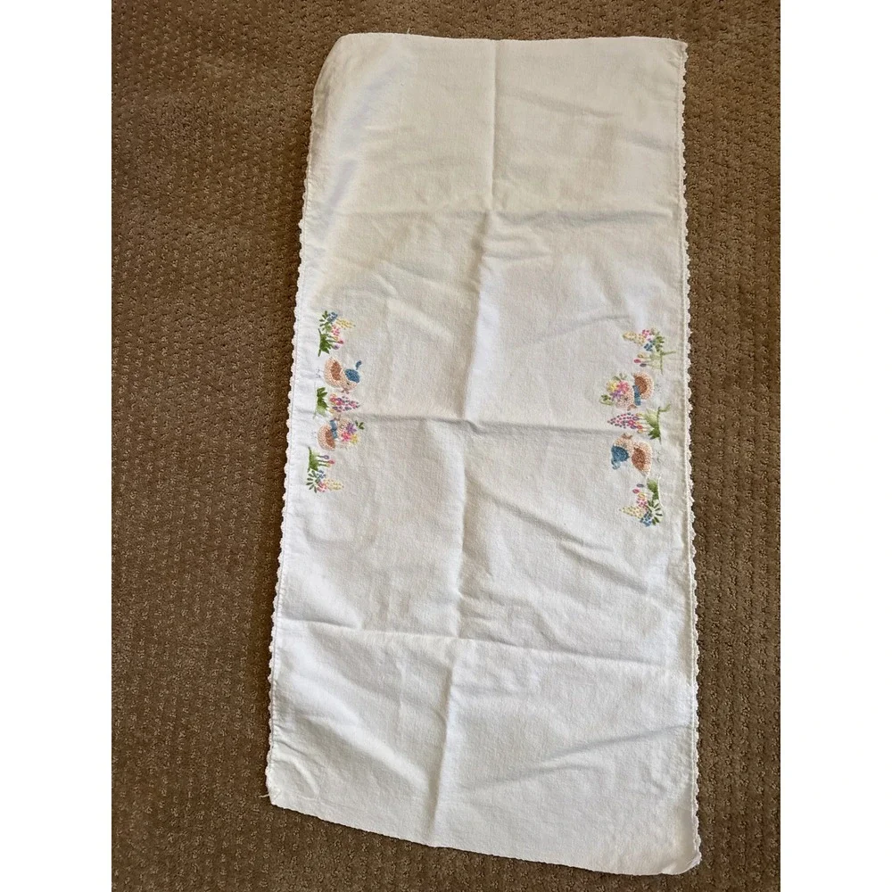 VTG Hand Embroidered Easter Chicks Table Runner White Crochet Lace Trim 33x16